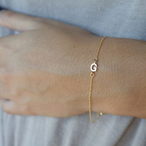 Tiny Initial Bracelet Delicate Gold Letter Bracelet Gift for - Etsy Letter Charm Bracelet, Delicate Gold Bracelet, Girls Friendship, Initial Bracelet Gold, Tiny Jewelry, Gold Bracelet Simple, Dainty Gold Bracelet, Friendship Bracelets Designs, Bracelet Initial