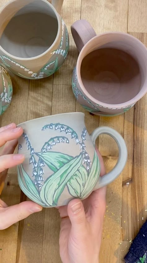 Lily Of The Valley Pottery, Underglaze Painting On Pottery, Underglaze Ideas, Diy Pottery Painting, Pottery Patterns, Paint Your Own Pottery, Pottery Painting Designs, Diy Pottery, Pottery Classes