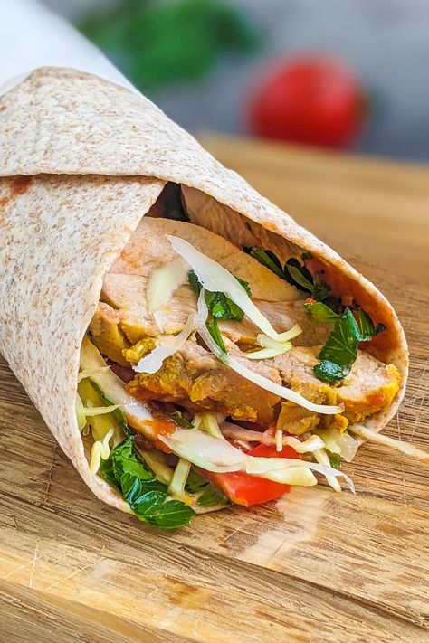 Arabic Shawarma, Shawarma Recipe, Chicken Wrap Recipes, Healthy Dinner Options, Chicken Veggies, Cook Recipes, Pita Bread, Tender Chicken, Delicious Chicken