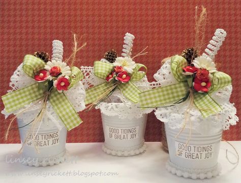 Mini Bucket Crafts, Small Metal Bucket Crafts, Small Bucket Craft Ideas, Tin Bucket Crafts, Bucket Crafts, Bucket Gifts, Bucket Ideas, Christmas Bucket, Crafts For Seniors