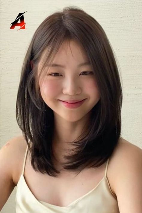 . Short Hairstyle Low Maintenance, Medium Short Hairstyle Women Straight, Round Face Asian Haircuts, Medium Haircut Asian, Korean Lob Haircut, Korean Women Haircut, Layered Bob Long, Asian Girl Haircut, Korean Short Hair For Chubby Face