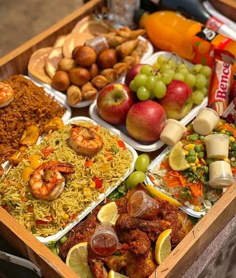 #bakedwithlove #smallchops #surprise #partyfood #homemade #abuja #foodtrays #partytray #party #lunchbox #surprise #partyfood #chicken Types Of Food Boards, Dessert Trays For Party, Food Packaging Ideas, Food Tray Ideas, Birthday Surprise Ideas, Lin Qiunan, Nigeria Food, Food Collage, Fashion Thrift