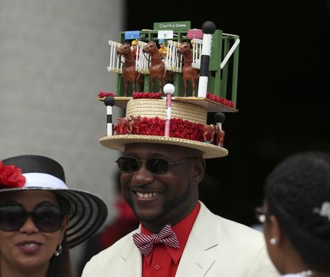 Man with a hat during the 142nd running of the Kentucky Oaks horse race at Churchill Downs on May 7, 2016, in Louisville, Ky. Hat Contest Ideas, Kentucky Derby Men, Kentucky Derby Hats Diy, Derby Hats Diy, Contest Ideas, Crazy Hat, Crazy Hat Day, Royal Ascot Hats, Action Images