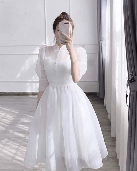 White Frock, Pretty Dresses Casual, Simple Frock Design, Simple Frocks, Frock For Women, Modest Dresses Casual, Elegant Dresses Classy, Trendy Dress Outfits, Korean Fashion Dress