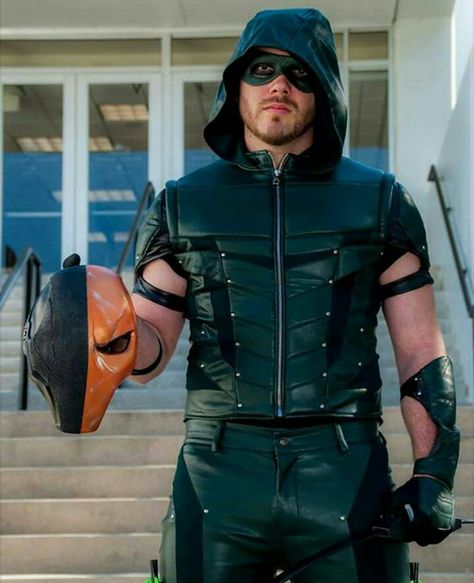 Green Arrow cosplay Green Arrow Cosplay, Arrow Cosplay, Boy Cosplay, Beautiful Cosplay, Arrow (tv Show), Superhero Cosplay, Green Arrow, Best Cosplay, Flash