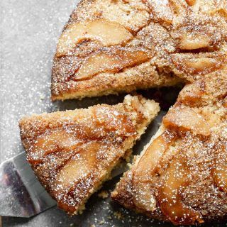 Pear Cake Recipes, Pear Upside Down Cake, Pear Dessert, Pear Cake, For Keeps, Pear Recipes, Fall Cakes, Upside Down Cake, Round Cake Pans