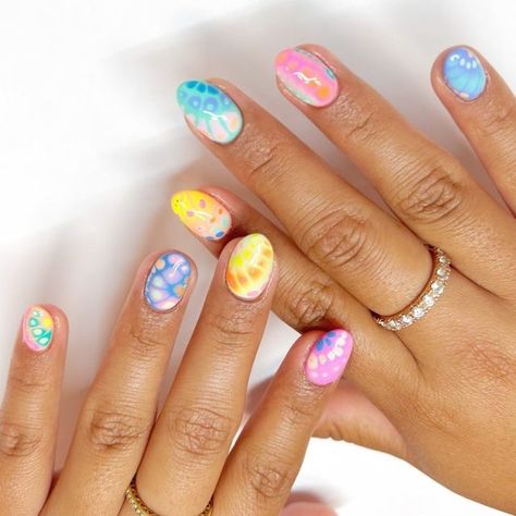 Pastel Blooming Gel Nails, Blooming Gel Tie Dye Nails, Short Blooming Nails, Bloom Gel Nail Designs, Neon Blooming Gel Nails, Colorful Blooming Gel Nails, Blooming Gel Nails Short, Blooming Polish Nail Art, Blooming Gel Nail Art Short Nails