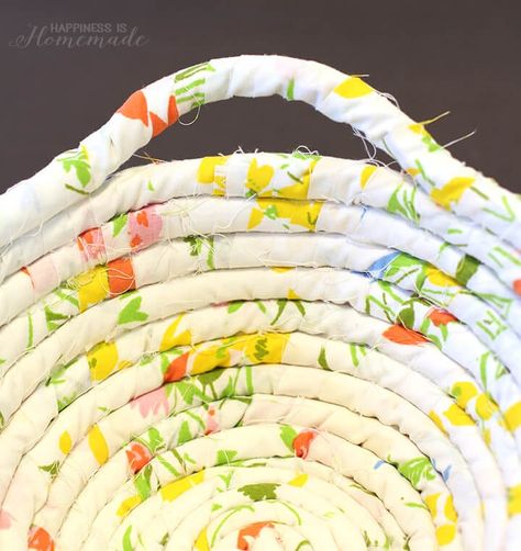 Quilted Baskets, Diy Rope Design, Rag Basket, Rope Basket Tutorial, Storage Baskets Diy, Fabric Rope, Fabric Basket Tutorial, Diy Baskets, Rope Bowls