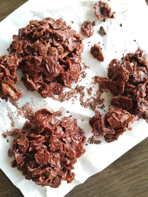 Chocolate Cornflake Clusters, Cornflakes Dessert, Chocolate Cornflakes, Cornflakes Chocolate, Chocolate Treats Easy, Chocolate Clusters, Cornflake Cookies, Frozen Cookies, Cereal Treats