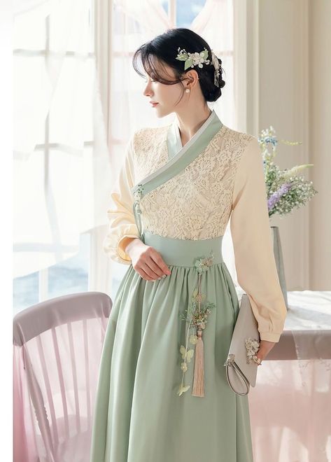 Green Hanbok, Korean Hanbok Modern, Hanbok Aesthetic, Wedding Hanbok, Korean Traditional Dress Hanbok, Hanbok Women, Modern Hanbok Dress, Hanbok Dress, Hanbok Traditional