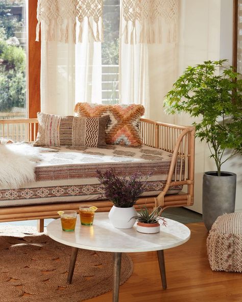 Boho Room Inspiration, Bohemian Style Bedding, Chill House, Rattan Daybed, Den Ideas, Boho Room, Bar Area, Affordable Home Decor, Reading Room