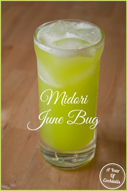 The Midori June Bug is a mix of 4 different tropical flavors to create one fun green cocktail. Midori Drinks Recipes, Midori Recipes, June Bug Drink, Brumate Cooler, Sunday Cocktails, Midori Drinks, Midori Cocktails, Goombay Smash, Paradise Cocktail