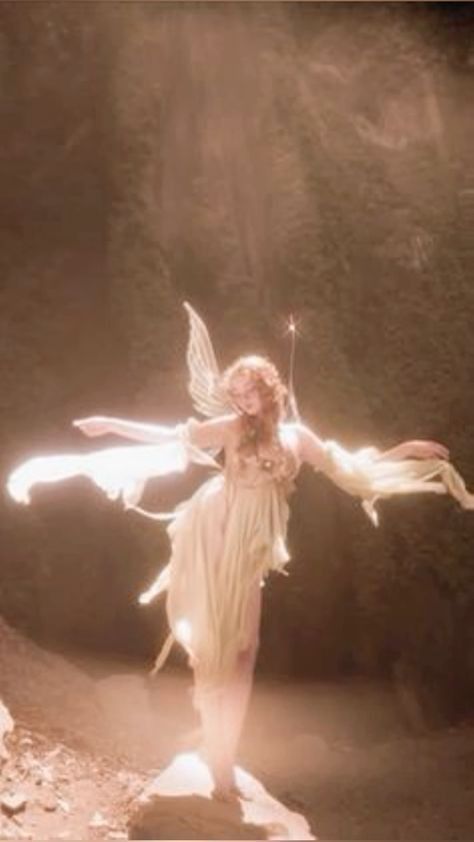 Fairy Reference Pose, Evil Fairy Aesthetic, Ethereal Pose Reference, Fairy Reference Photo, Sidhe Faeries, Fairy Real Life, Fairy And Mermaid Aesthetic, Angelic Fairy Aesthetic, Blonde Fairy Aesthetic Art