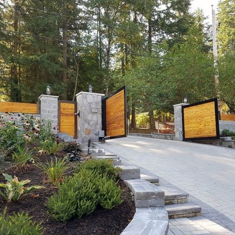 Front House Gate, House Gate Ideas, Gate Entrance Landscaping Ideas, Gate Ideas Modern, Modern Gates Design, Entrance Landscaping Ideas, Wooden Gate Design, Driveway Gate Ideas, Building A Wooden Gate