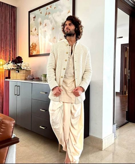 Outfit Ideas For Diwali, Dhoti Kurta For Men, Reception Dress For Men, Party Dress For Man, Kunal Rawal, Men Sherwani, Indian Groom Dress, Navy Suit Wedding, Engagement Dress For Bride