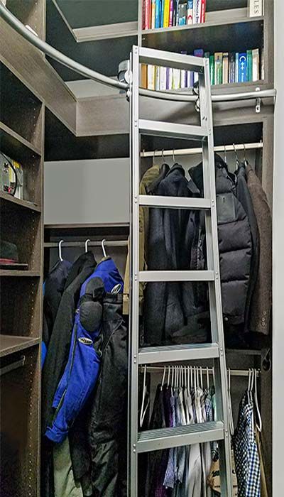 Custom closet with rolling ladder Closet High Ceiling, Closet Ladder, Small Walk In Closet Ideas, Small Walkin Closet, Adjustable Closet System, Walk Through Closet, Small Walk In Closet, Corner Closet, Rolling Ladder