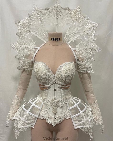 Halloween Performance Outfit, White Burlesque Outfit, Burlesque Costumes Ideas, Rococo Burlesque, Burlesque Outfit Ideas, Burlesque Halloween Costumes, Burlesque Fashion, Burlesque Outfit, Burlesque Corset