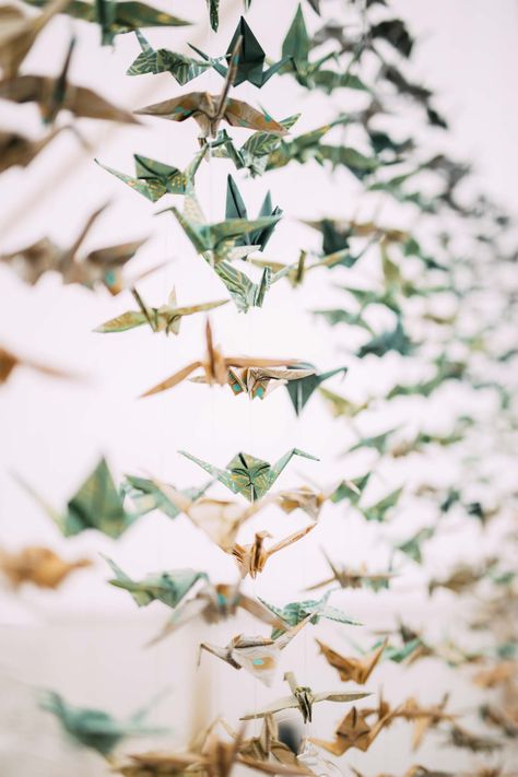 1000 Cranes Wedding Display, Paper Crane Art Installation, Origami Wedding Decor, Paper Cranes Wedding, Ceiling Art Installation, Crane Decor, Paper Crane Wedding, Wedding Origami, 1000 Cranes