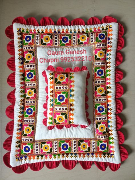 Sadu Bharat, Legs Mehndi, Baby Crafts Diy, Janmashtami Decoration, Kutch Work Designs, Homemade Bows, Barn Quilt Designs, Hand Beaded Embroidery, Kutch Work