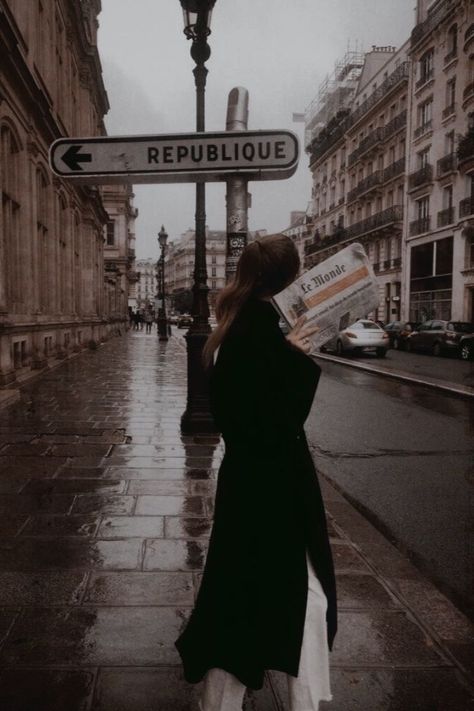 @ilylouisa Anna + Core + Aesthetic, Summer Academia, Anna And The French Kiss, French Aesthetic, Chaotic Academia, London Aesthetic, Old Paris, Paris Aesthetic, Emily In Paris