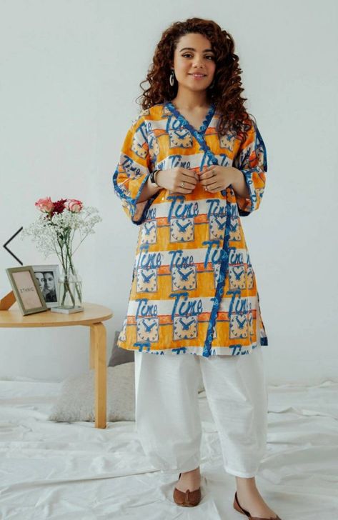 Printed Salwar Suit Designs, Dress Design Pakistani, Winter Tunic, Pakistani Kurta, Trendy Tunic, Indian Kurti, Women Cotton Dress, Designer Kurta, Dress Trendy