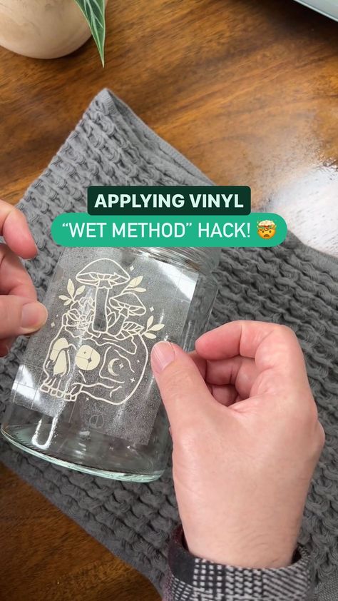 Cricut | Ever heard of the wet method of applying vinyl? Give this a try if you have trouble with air bubbles! 🤯 | Instagram Vinyl Wet Method, Wet Method Of Applying Vinyl, Cricut Dry Erase Vinyl Ideas, Permanent Vinyl Projects Cricut, Cricut Vinyl Ideas, Sublimating Tumblers, Permanent Vinyl Projects, Cricut Apps, Adhesive Vinyl Projects