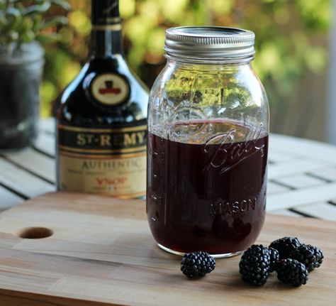 Blackberry Smash, Blackberry Brandy, Old School Desserts, Brandy Recipe, Fun Beverages, Flavored Liquor, Infused Liquors, Homemade Alcohol, Cocktails At Home