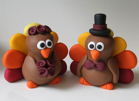 Turkey Wedding Cake Topper by fliepsiebieps1, via Flickr Bakeable Clay, Chocolate Turkeys, Turkey Cake, Turkey Treats, Clay Halloween, Turkey Wedding, Clay Items, Decorative Cakes, Foam Clay