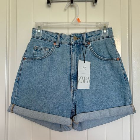 Brand New With Tags Zara Denim Shorts With Rolled Hem. Only Worn To Try On, No Flaws. Feel Free To Make Offers! Flowy Shirts, Mickey Shorts, High Wasted Shorts, Mom Denim, Tweed Shorts, Black High Waisted Shorts, Mid Length Shorts, Zara Shorts, Flowy Shorts