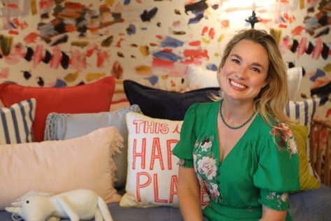 HGTV Star Grace Mitchell is Headed to Round Top For the Spring Show and She's Bringing Plenty of Famous Friends - Round Top Malachite Wallpaper, Grace Mitchell, Hummingbird Wallpaper, Accent Wall In Kitchen, Swan Wallpaper, Round Top Antiques, Hgtv Designers, Hgtv Star, Decorating House