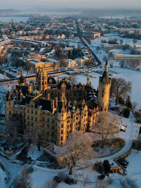 Schwerin Castle, Germany 🇩🇪 Schwerin Germany, Castle Germany, Castle Aesthetic, Germany Castles, Places To Go, Castle, Germany, Architecture, Travel