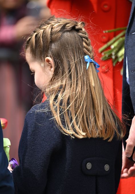 Princess Charlotte at Cardiff Castle on June 4 Prince Charlotte, Medium Size Braids, Royal Hairstyles, Princesa Charlotte, Side French Braids, Hair Icon, Athletic Hairstyles, Princesa Diana, Hair Reference