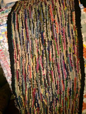 Locker Hooking, Rug Wall Hanging, Hand Hooked Rugs, Rug Hooking Patterns, Texture Inspiration, Hooked Wool, Rug Ideas, Rug Inspiration, Penny Rugs