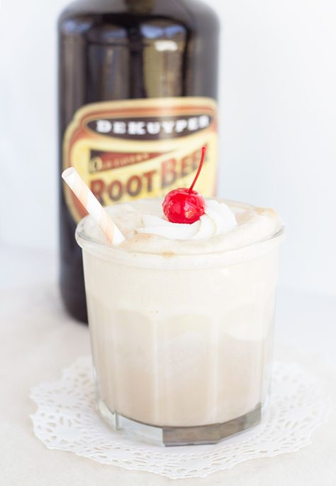 Dirty Root Beer Float Root Beer Float Popsicles, Root Beer Float Recipe, Root Beer Float Pie, Root Beer Float Cake, Root Beer Floats, Float Recipes, Jenna Johnson, Beer Float, Soda Recipe