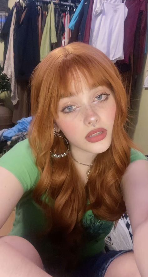 Ginger Hair Pale Skin Brown Eyes, Soft Makeup For Redheads, Ginger Eye Makeup, Orange Hair Makeup Ideas, Ginger Hair Eye Makeup, Makeup For Ginger Hair Green Eyes, Redhead Prom Makeup, Ginger Hair Makeup Looks, Makeup For Ginger Hair Blue Eyes