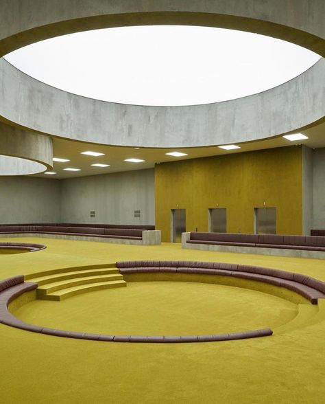 2023 Gucci, 60s Interior, Auditorium Seating, Bauhaus Architecture, Brutalism Architecture, Architectural Lighting Design, Retro Interior Design, Retro Interior, Brutalist Architecture