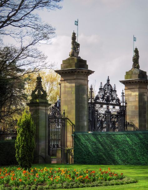 https://flic.kr/p/2fzAs3G | IMG_1019 Holyrood Palace, Big Ben, Palace, Scotland, Gate, Building, Travel