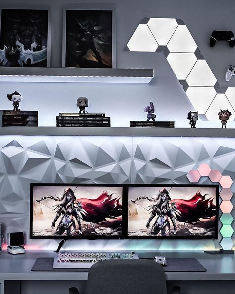 Cool Gaming Setups, Games Room Inspiration, Gamer Bedroom, Gaming Desk Setup, Best Gaming Setup, Computer Gaming Room, Computer Desk Setup, Video Game Room Design, Gaming Setups