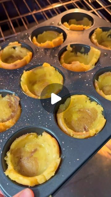 Potato Lunch Box Ideas, Smashed Potatoes In Muffin Tin Recipe, Healthy Tapas Ideas, Lunch Box Dessert Ideas, Buffet Appetizer Ideas, Potato Smashed Baked, Potato In Muffin Tin Recipe, Smashed Potato Cups, Potatoe Cups