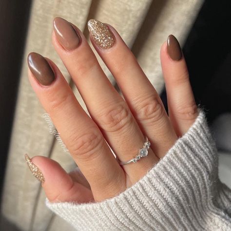 Fall Gel Nails, Gold Nail, Her Nails, Almond Acrylic Nails, Cute Gel Nails, Round Nails, Short Acrylic Nails Designs, Neutral Nails, Dipped Nails