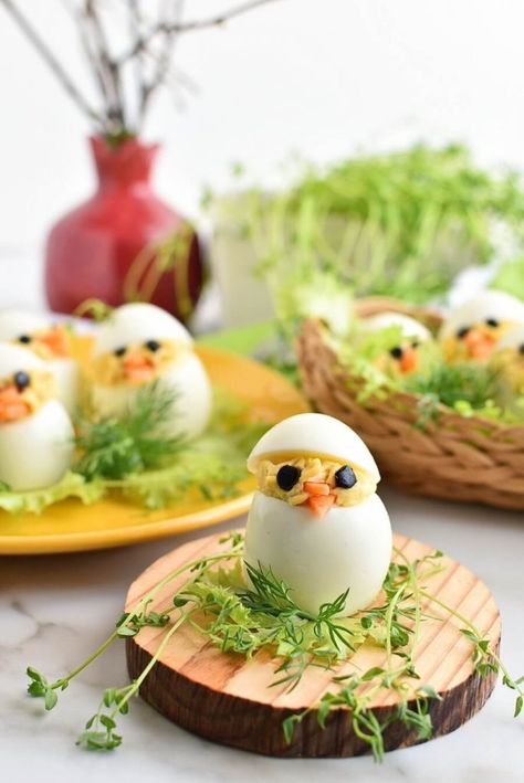 Easter Egg: Deviled Egg Chicks Recipe - Cook.me Recipes Million Dollar Deviled Eggs, Easter Deviled Eggs Recipe, Chick Deviled Eggs Recipe, Best Deviled Egg Recipe Ever, Party Deviled Eggs, Deviled Egg Chicks, Egg Bouquet, Best Deviled Eggs Recipe, Deviled Eggs Recipes