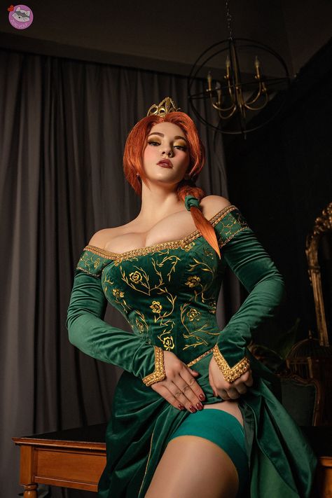 Fiona Cosplay, Triss Cosplay, Fiona Costume, Fiona Shrek, Shrek Costume, Princess Fiona, Medieval Woman, Medieval Clothing, Curvy Model