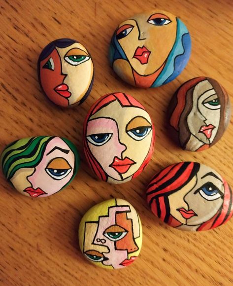 Picasso Rock Painting, Painted Rocks With Faces, Rock Painting Faces, Painted Rock Faces, Faces Painted On Rocks, Face Rock Painting, Rocks For Garden, Stones Aesthetic, Diy Rock Art