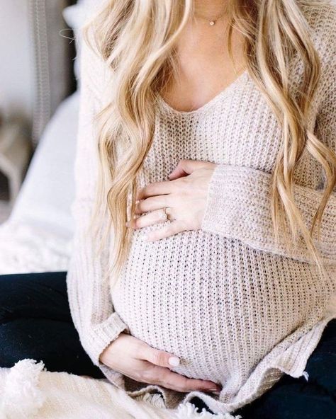 Summer Maternity Photos, Baby Bump Photos, Maternity Photoshoot Outfits, Maternity Photoshoot Poses, Maternity Inspiration, Cute Maternity Outfits, Maternity Dresses For Photoshoot, Winter Maternity, Maternity Photography Poses