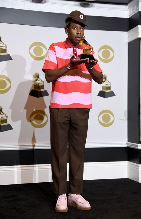 Accepting his Grammy in a Golf le Fleur shirt he designed with Lacoste. Tyler The Creator Show, Tyler The Creator Outfits Inspiration, Plad Outfits, Tyler The Creator Outfit, Tyler The Creator Fashion, Tyler Style, Aesthetic Rap, Tyler The Creator Outfits, Tyler The Creator Wallpaper