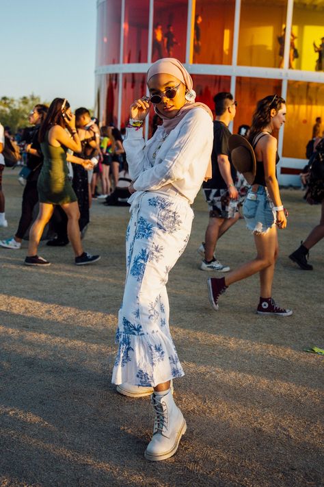 17 Coachella Street Style Looks You'll Actually Want to Copy+#refinery29 Coachella Outfit Hijab, Coachella Outfit Women, Tomorrowland Outfit, Street Hijab Fashion, Modern Hijab Fashion, Coachella Dress, Music Festival Outfits, Music Festival Outfit, Coachella Outfit