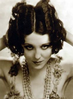 Raquel Torres Hollaback Girl, 1920s Hair, Classic Movie Stars, Classic Actresses, Vintage Icons, Golden Age Of Hollywood, Famous Women, Dark Beauty, Vintage Glamour