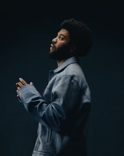 Khalid Photoshoot, Album Covers Photoshoot, Album Cover Photoshoot Ideas, Rebrand Photoshoot, Niche Ideas, Studio Portrait Photography, Mens Photoshoot Poses, Fashion Model Poses, John Wesley