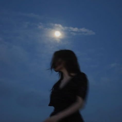 Anime Pfps, The Moon, A Woman, Walking, Moon, Anime