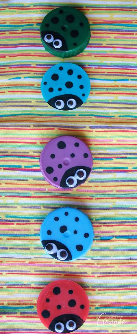 This plastic lid ladybugs craft is a great project to do with kids, or as a group project. Bottle Lid Crafts, Wind Charms, School Learning Activities, Lid Crafts, Bubble Wrap Art, Juice Container, Fair Crafts, Origami Gift Box, Diy Plastic Bottle